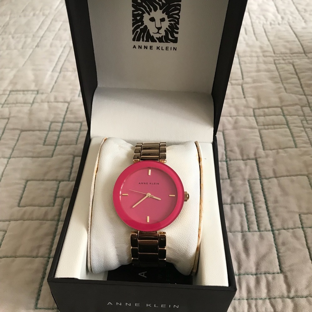 Anne Klein Pink face w/gold linky band